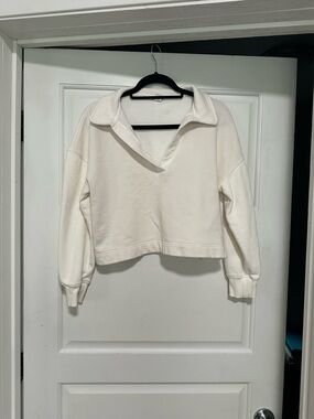 Cropped White/Cream V-Neck Collared Crew